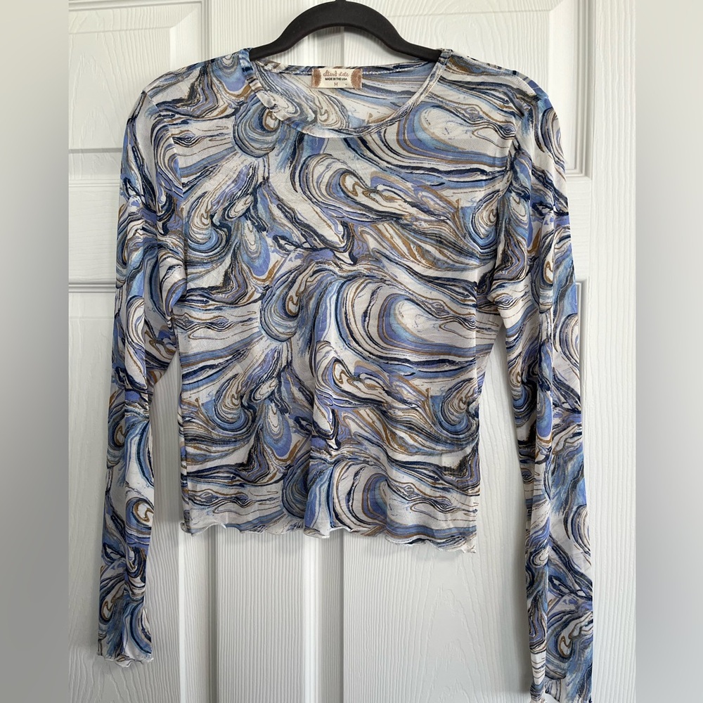 Beautiful swirl patterned top from altar’d state.